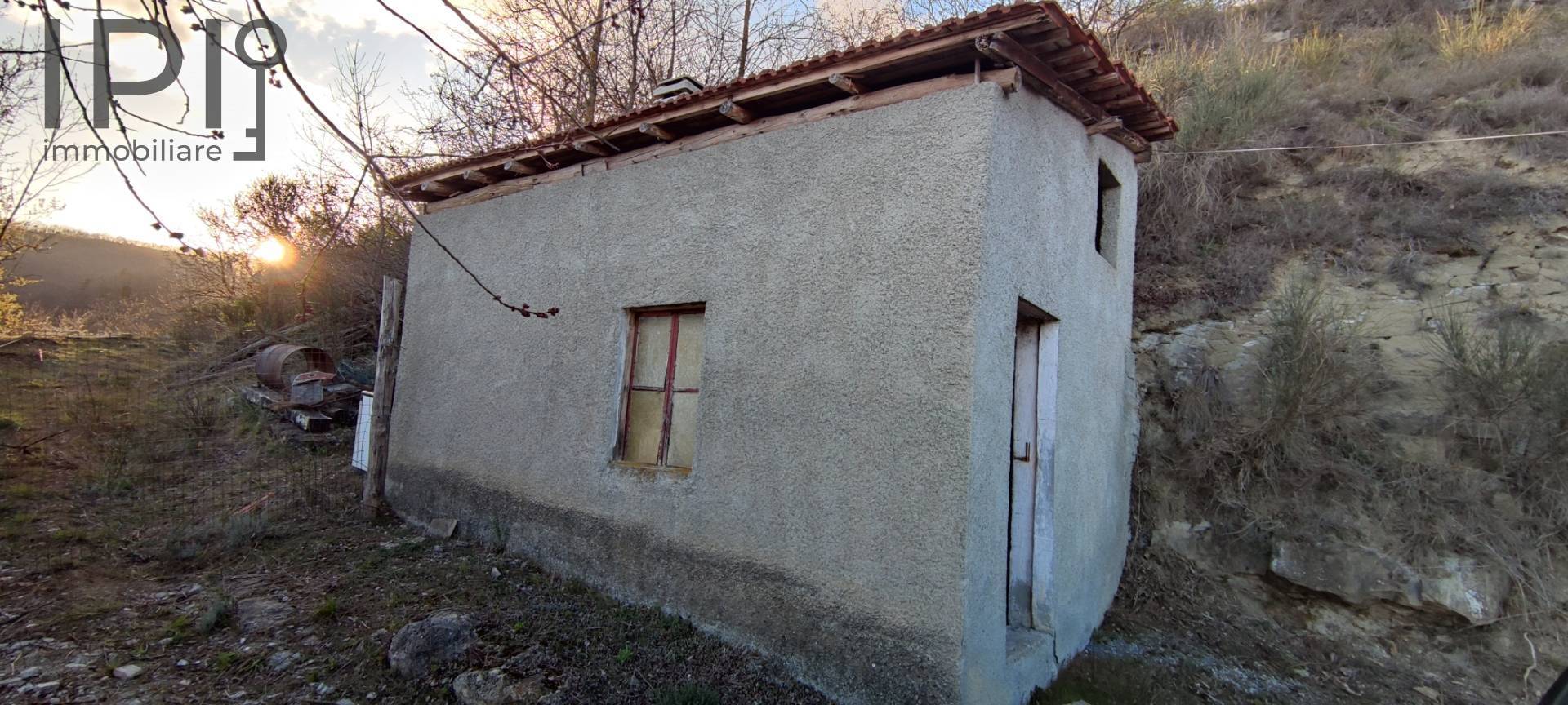 Cascinale / Podere in vendita a Mombaldone