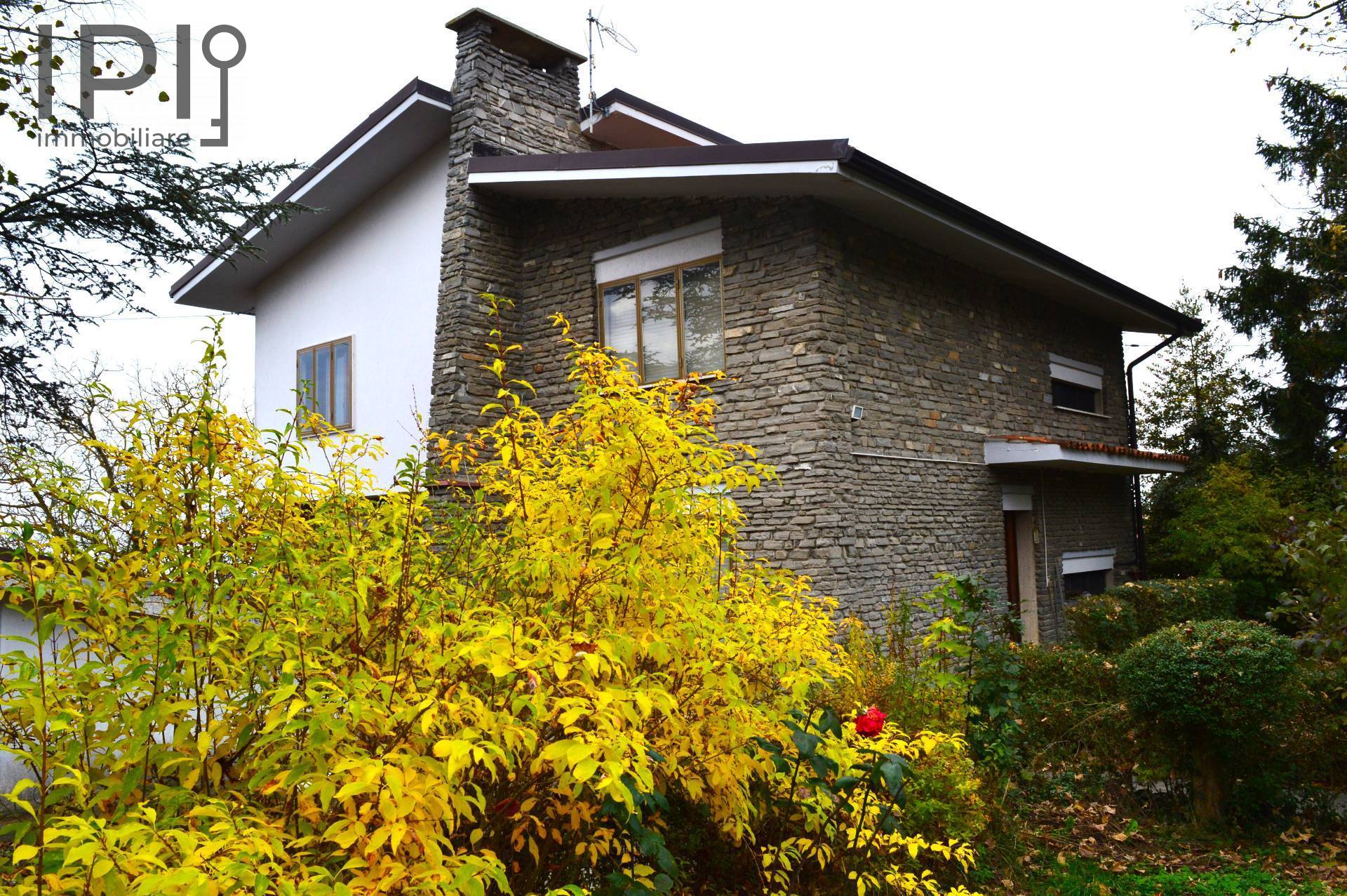 Villa / Villetta in vendita a Mombarcaro