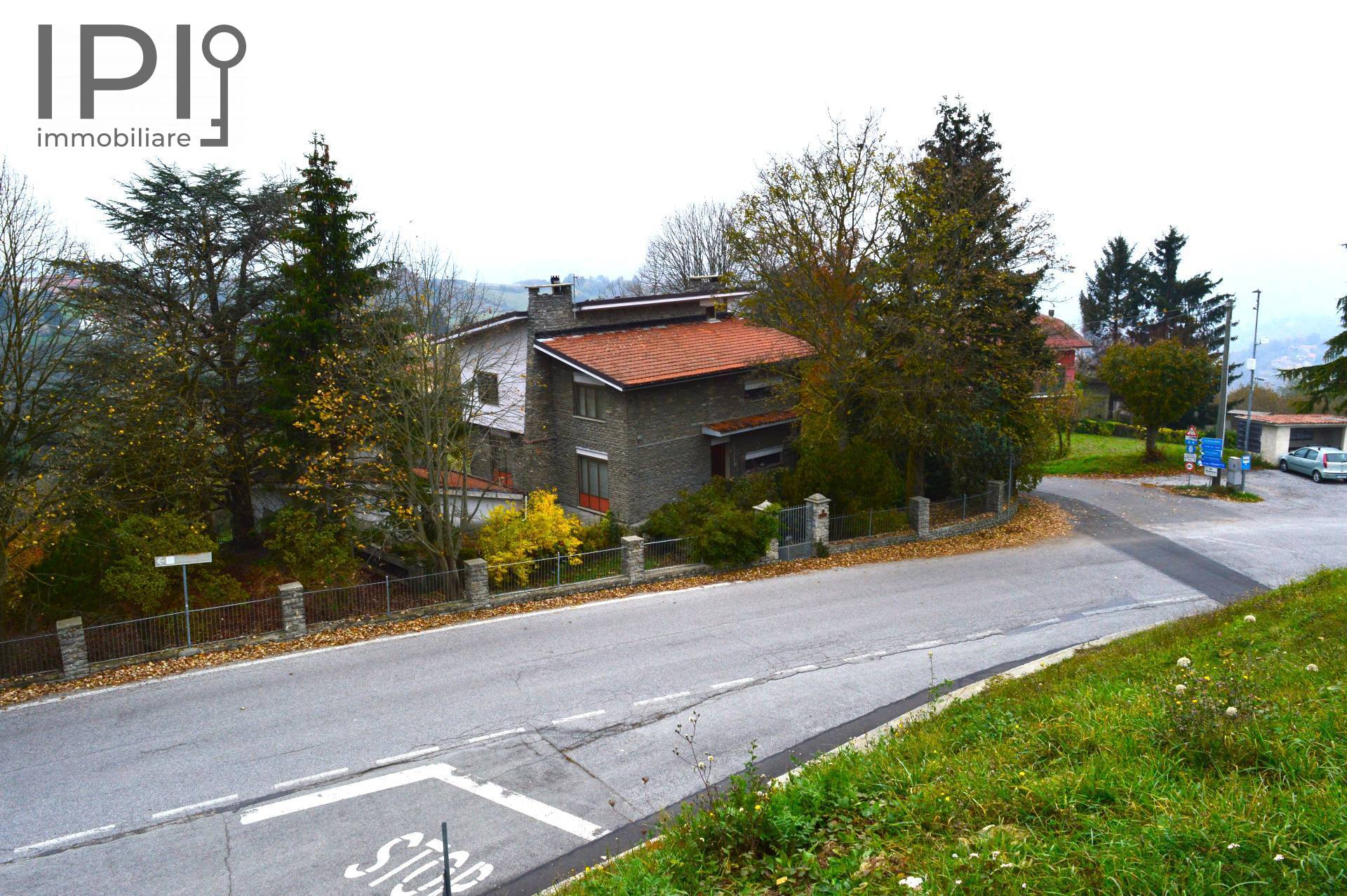 Villa / Villetta in vendita a Mombarcaro