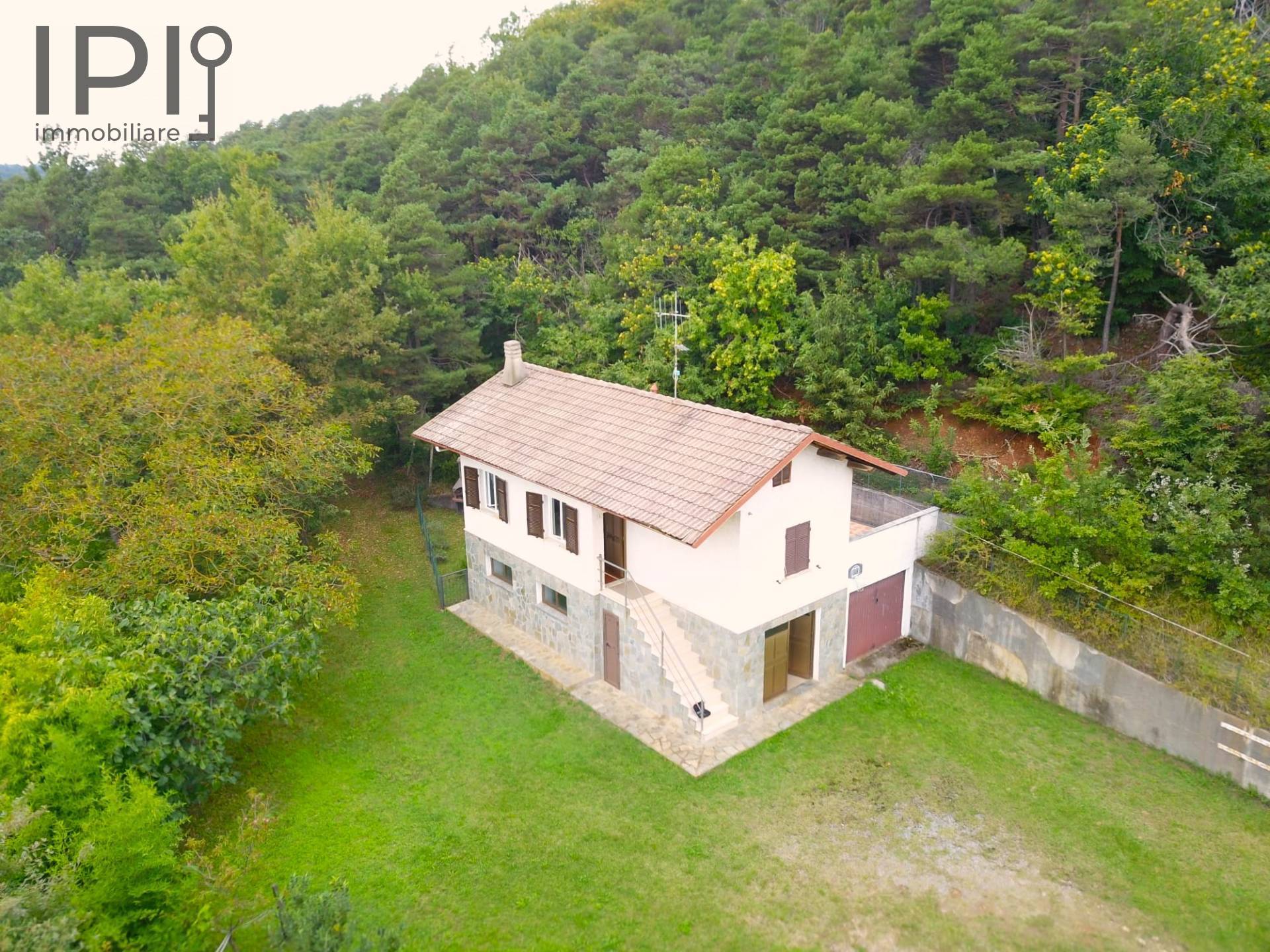 Villa / Villetta in vendita a Giusvalla