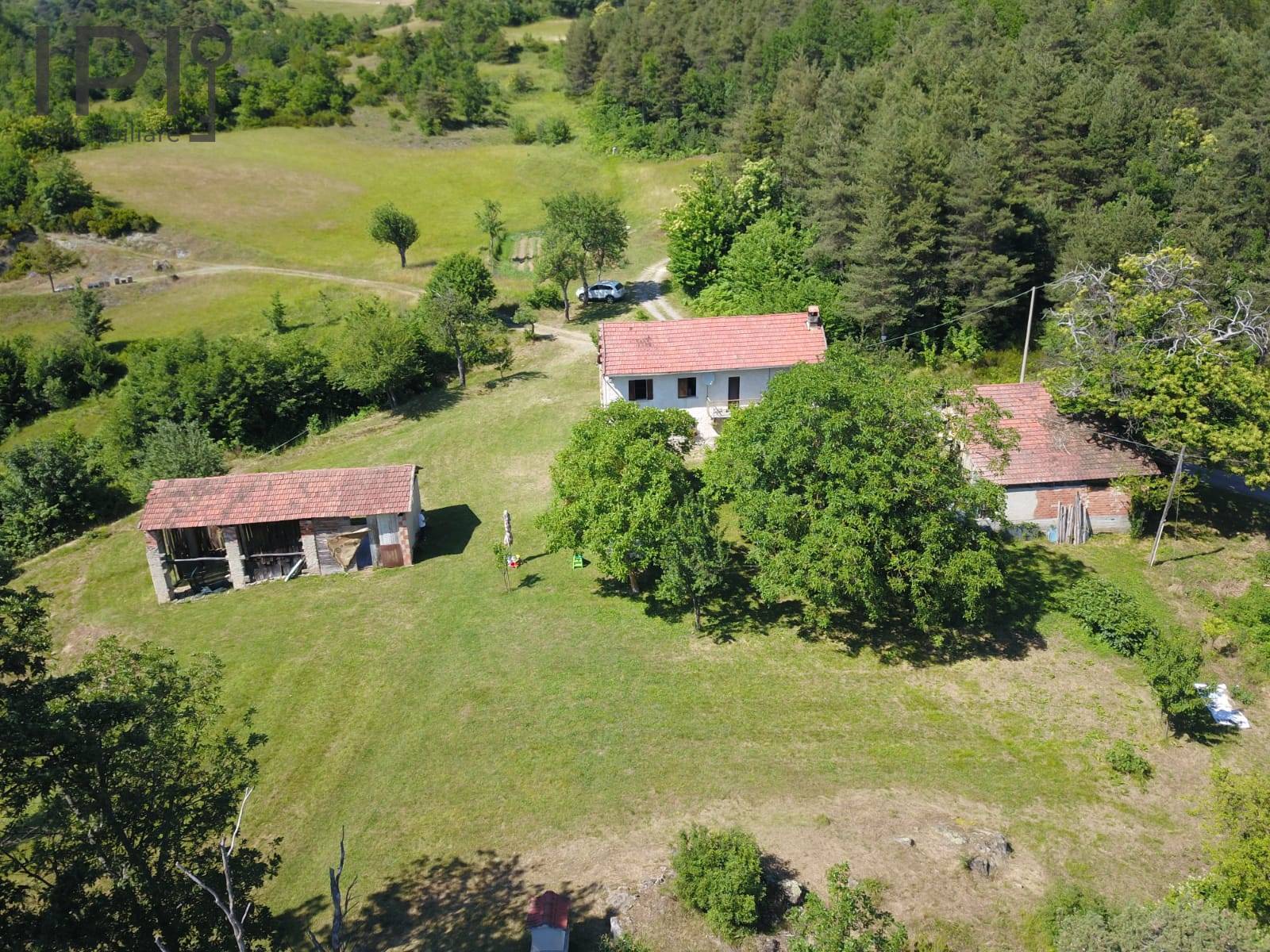 Cascinale / Podere in vendita a Dego