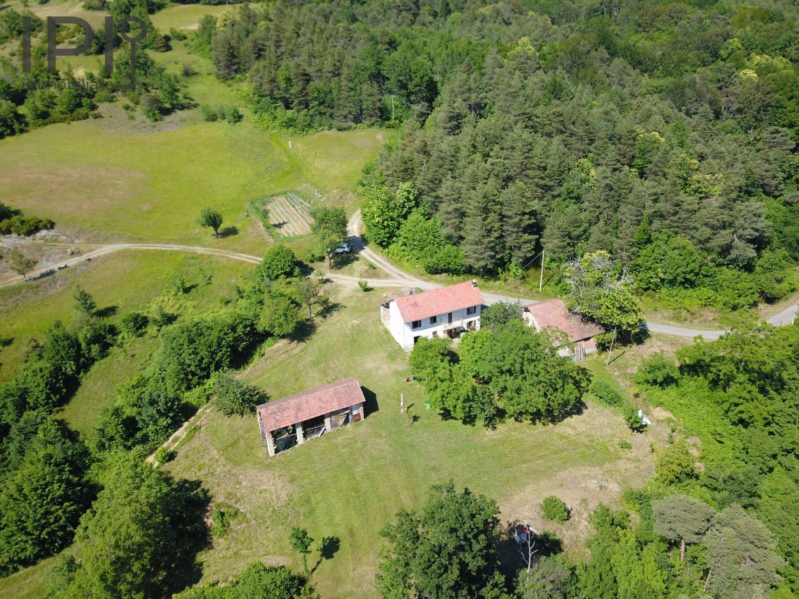 Cascinale / Podere in vendita a Dego
