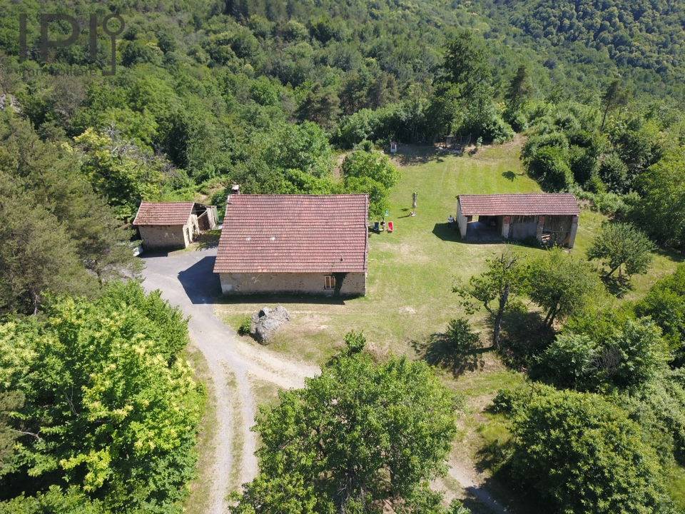 Cascinale / Podere in vendita a Dego