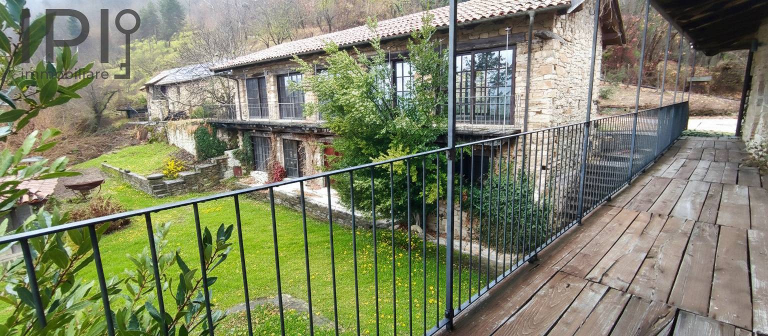 Villa / Villetta in vendita a Mombarcaro