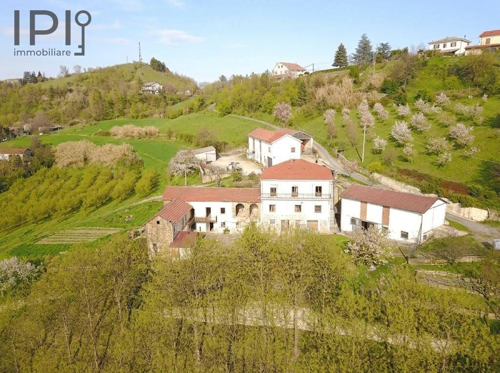 Cascinale / Podere in vendita a Montechiaro d'Acqui, Vaccamorta
