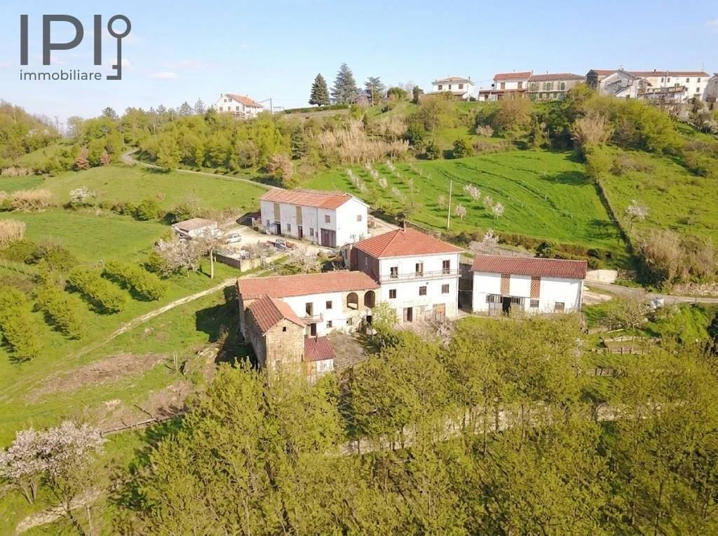 Cascinale / Podere in vendita a Montechiaro d'Acqui, Vaccamorta