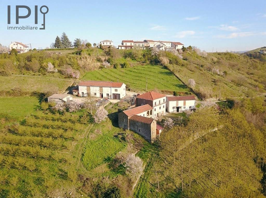 Cascinale / Podere in vendita a Montechiaro d'Acqui, Vaccamorta