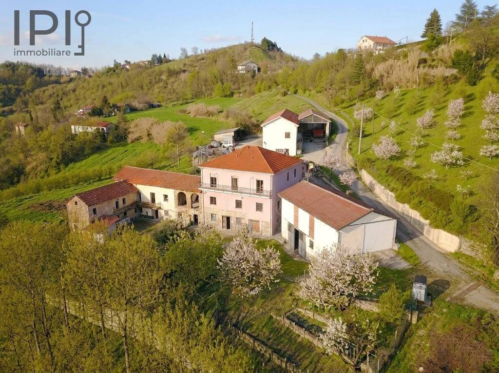 Cascinale / Podere in vendita a Montechiaro d'Acqui, Vaccamorta