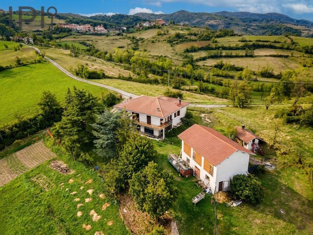Villa / Villetta in vendita a Pareto