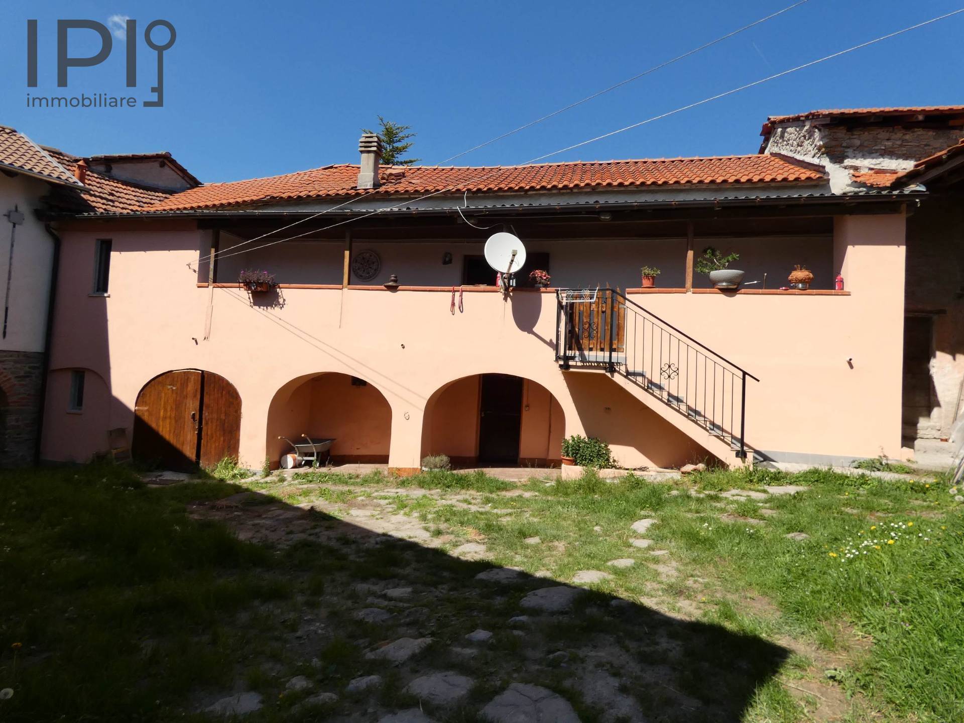 Casa - Semindipendente in vendita a Piana Crixia, Villa