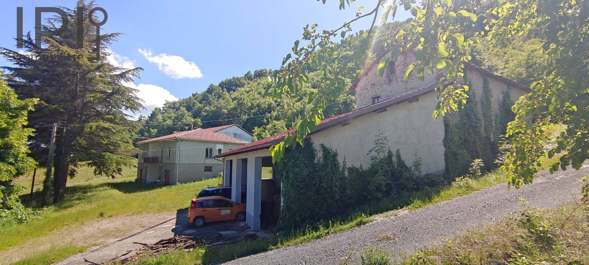 Cascinale / Podere in vendita a Mombaldone