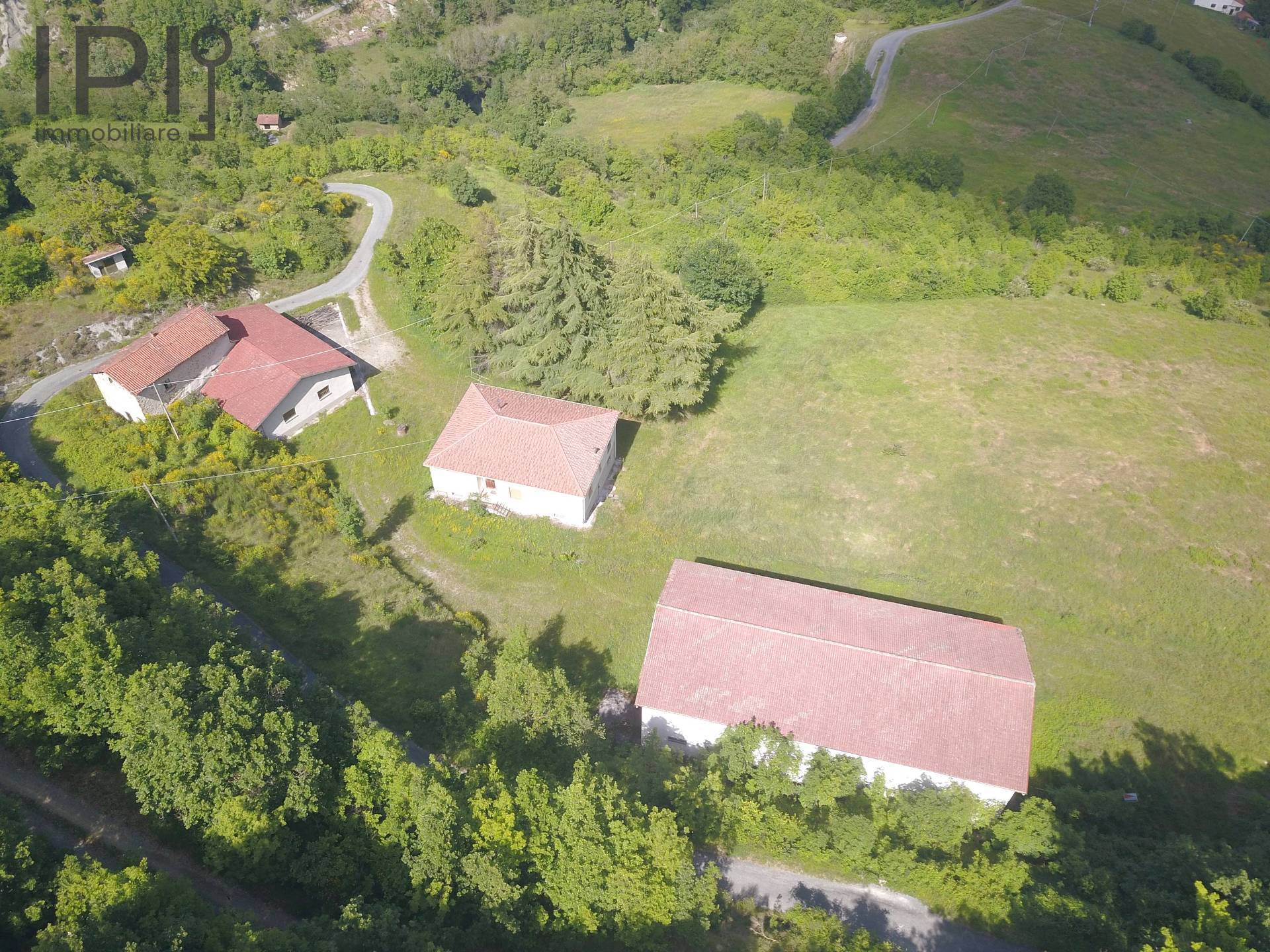 Cascinale / Podere in vendita a Mombaldone