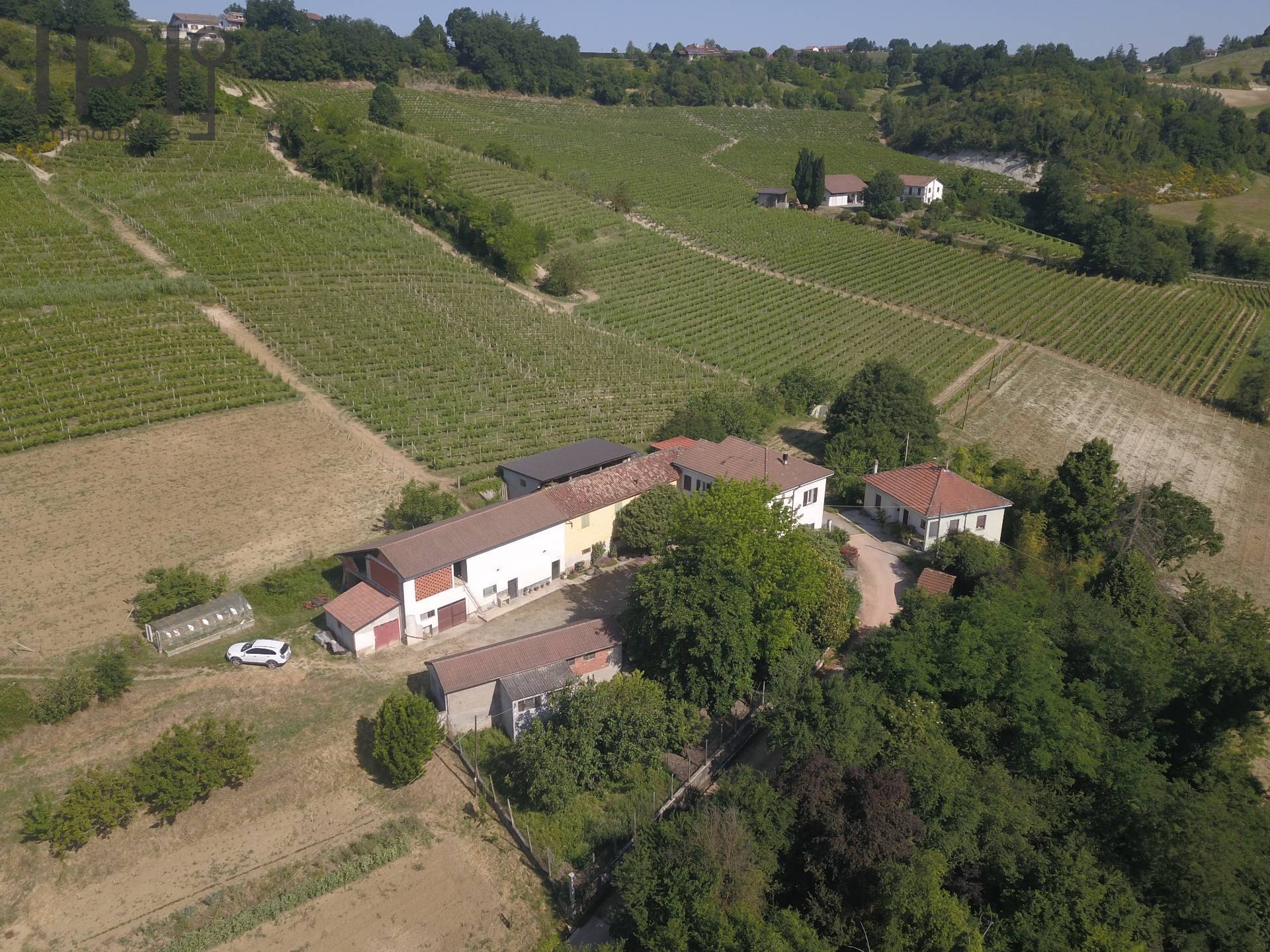Cascinale / Podere in vendita a Acqui Terme