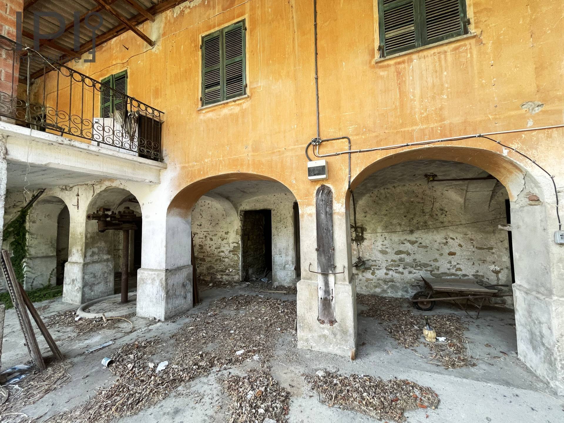 Villa Padronale - Semindipendente in vendita a Vesime
