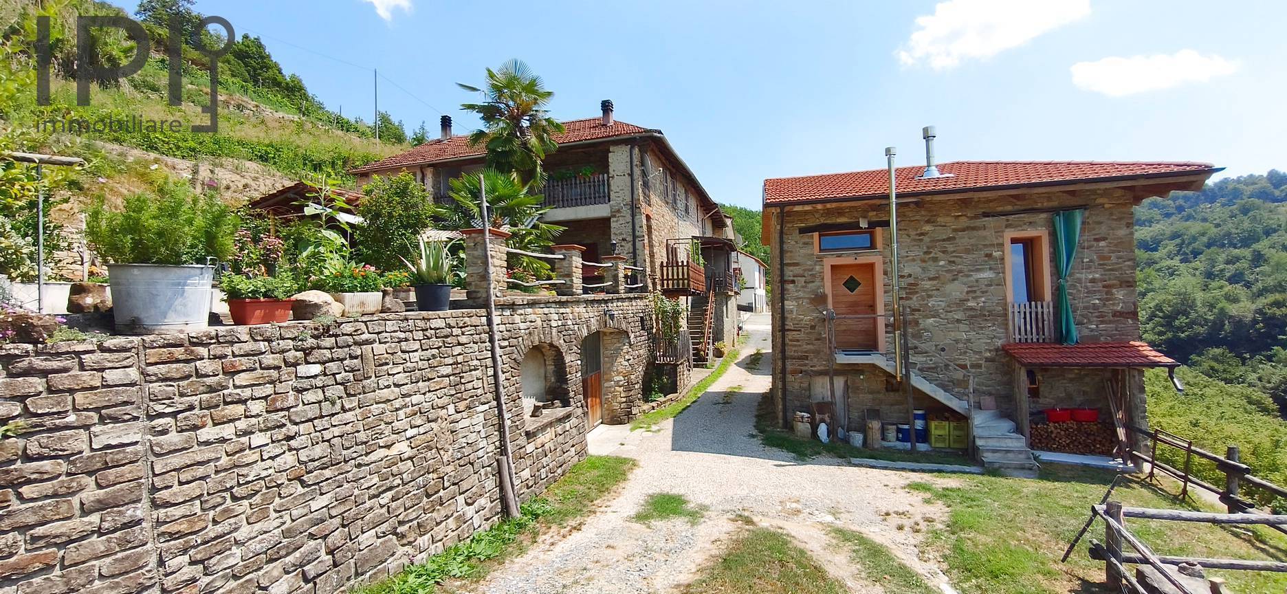 Cascinale / Podere in vendita a Perletto