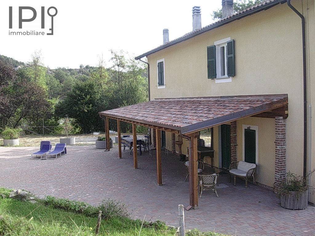 Villa / Villetta in vendita a Piana Crixia