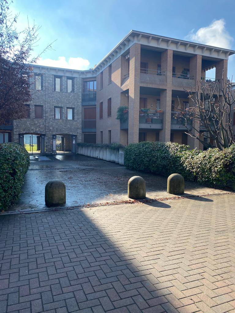 Box o garage in vendita a Merate, Brugarolo