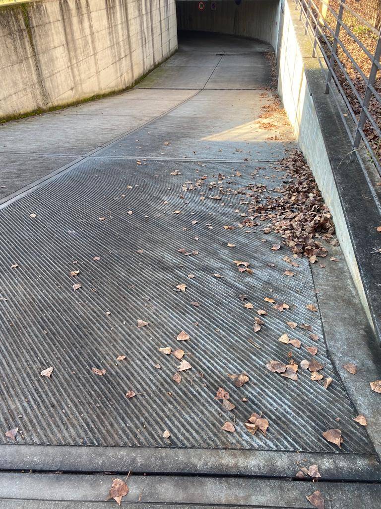 Box o garage in vendita a Merate, Brugarolo