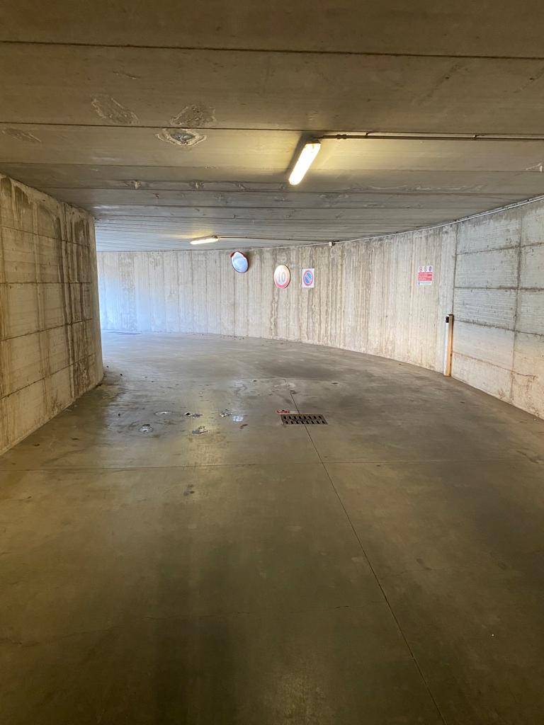 Box o garage in vendita a Merate, Brugarolo