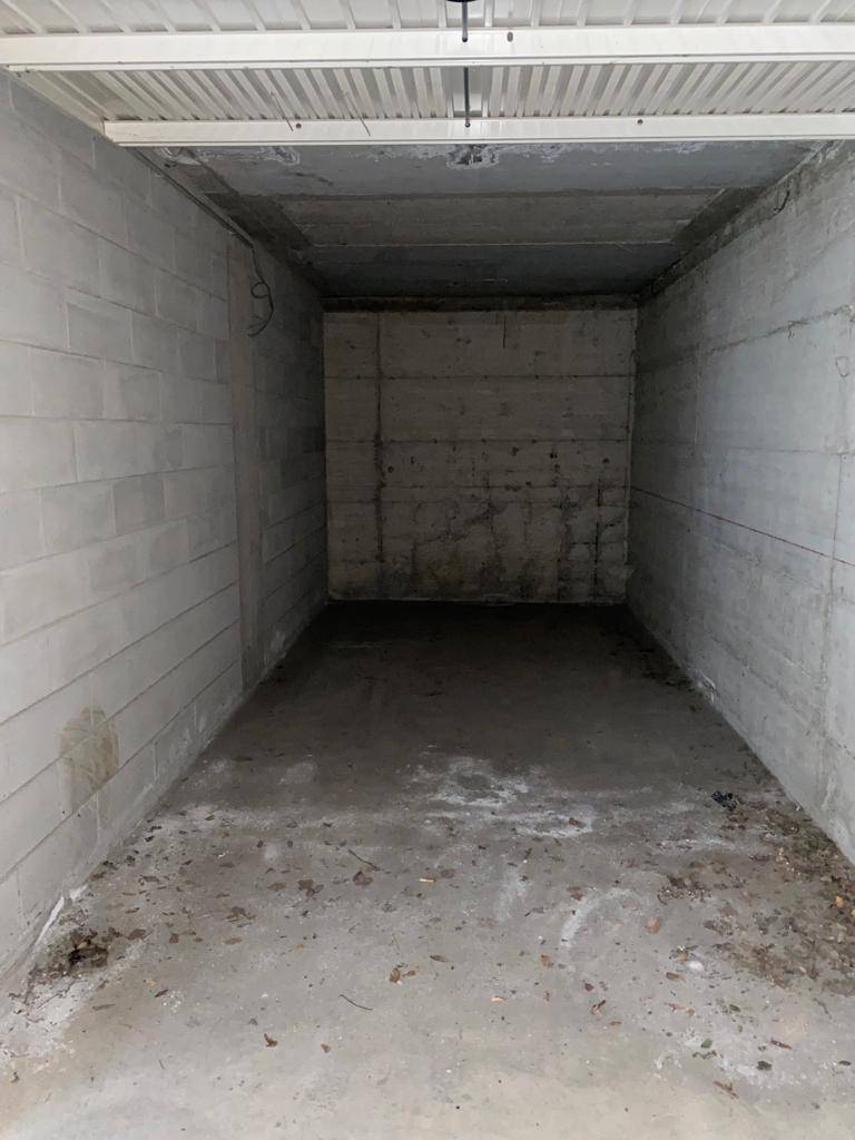 Box o garage in vendita a Merate, Brugarolo