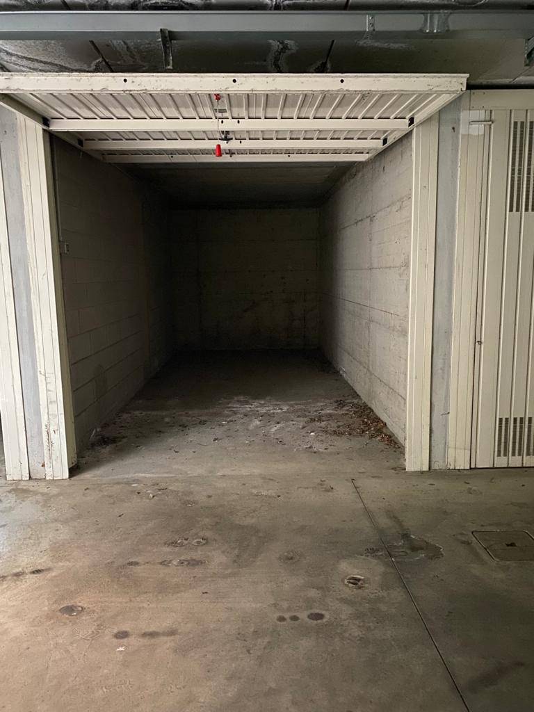Box o garage in vendita a Merate, Brugarolo