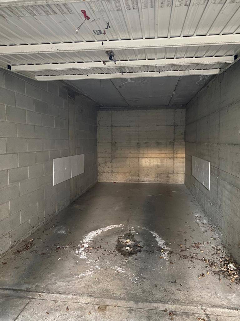 Box o garage in vendita a Merate