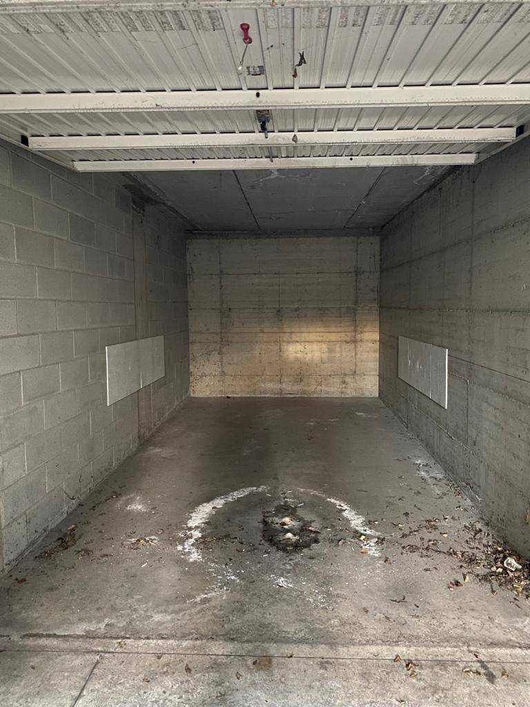Box o garage in vendita a Merate
