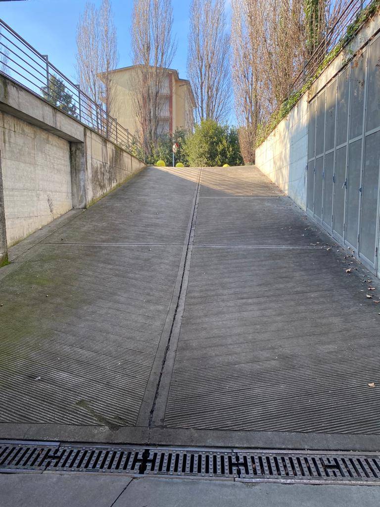 Box o garage in vendita a Merate