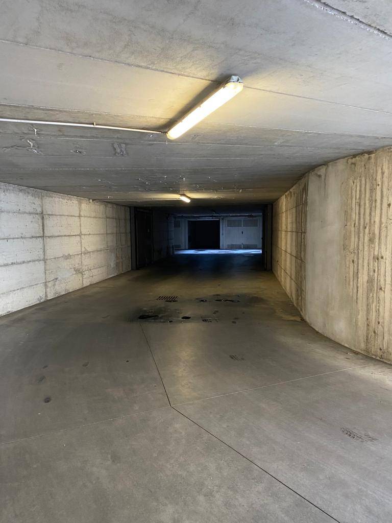 Box o garage in vendita a Merate, Brugarolo