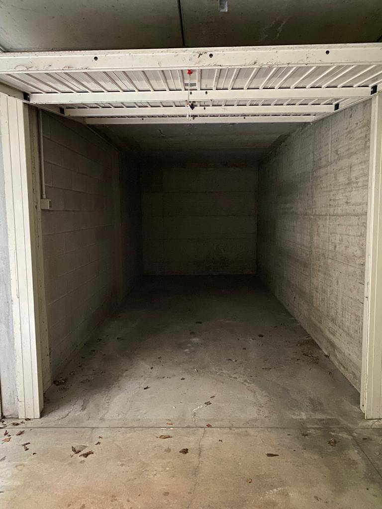 Box o garage in vendita a Merate, Brugarolo
