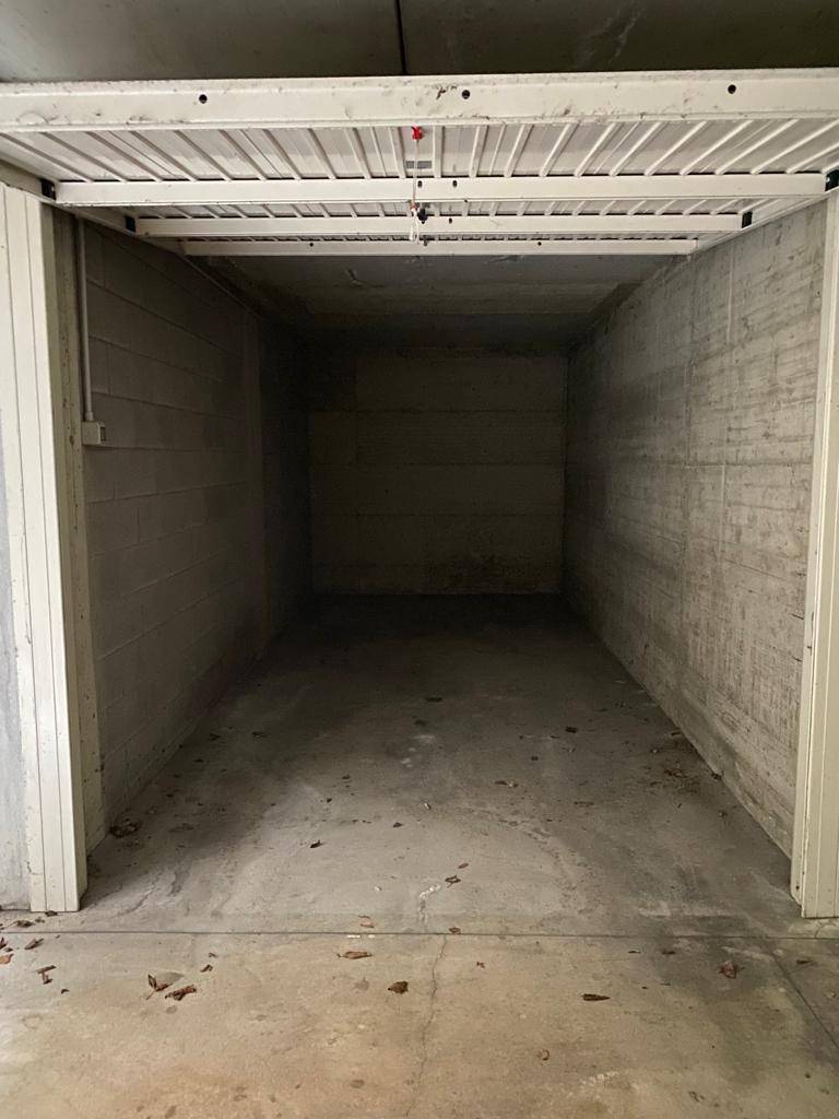 Box o garage in vendita a Merate, Brugarolo