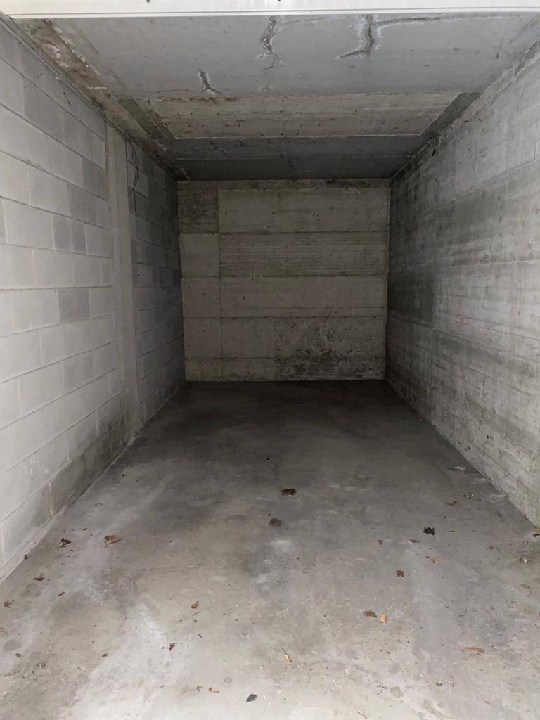 Box o garage in vendita a Merate, Brugarolo