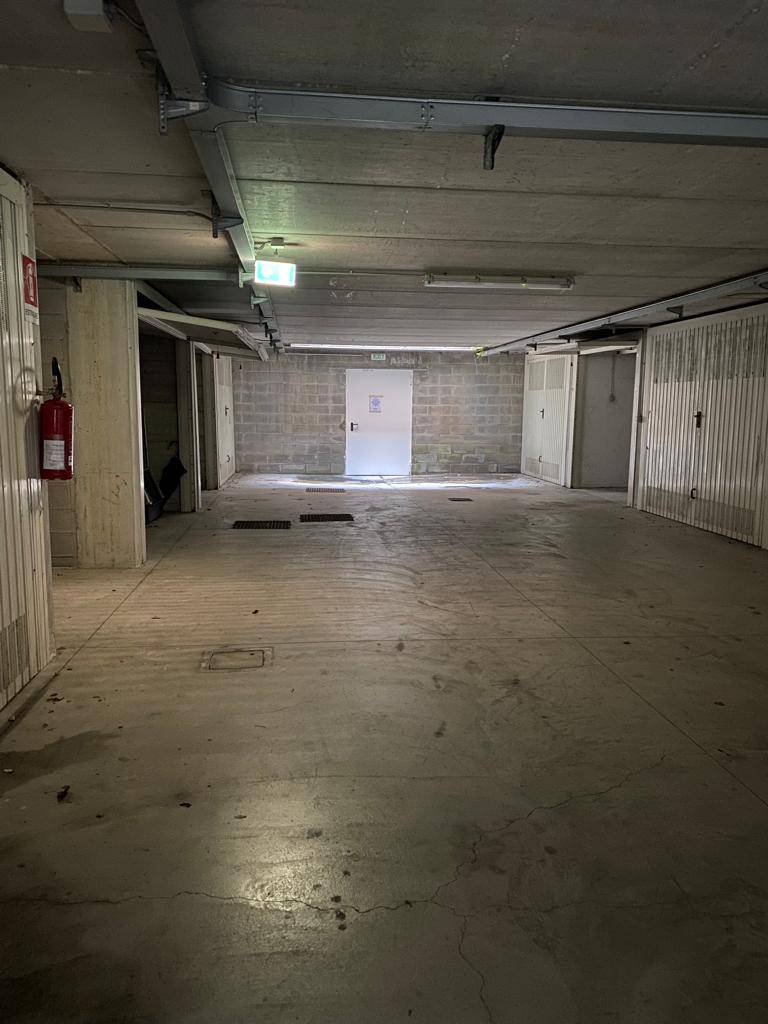 Box o garage in vendita a Merate, Brugarolo