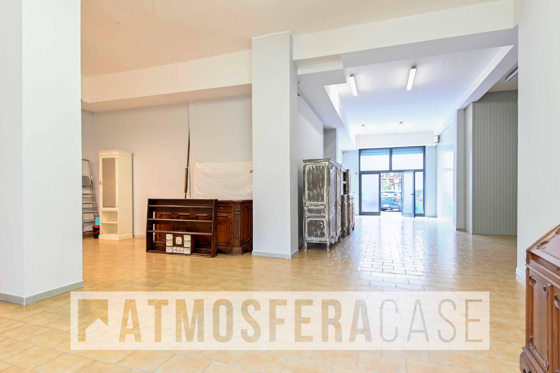 Locale commerciale in vendita a Bergamo, Centrale