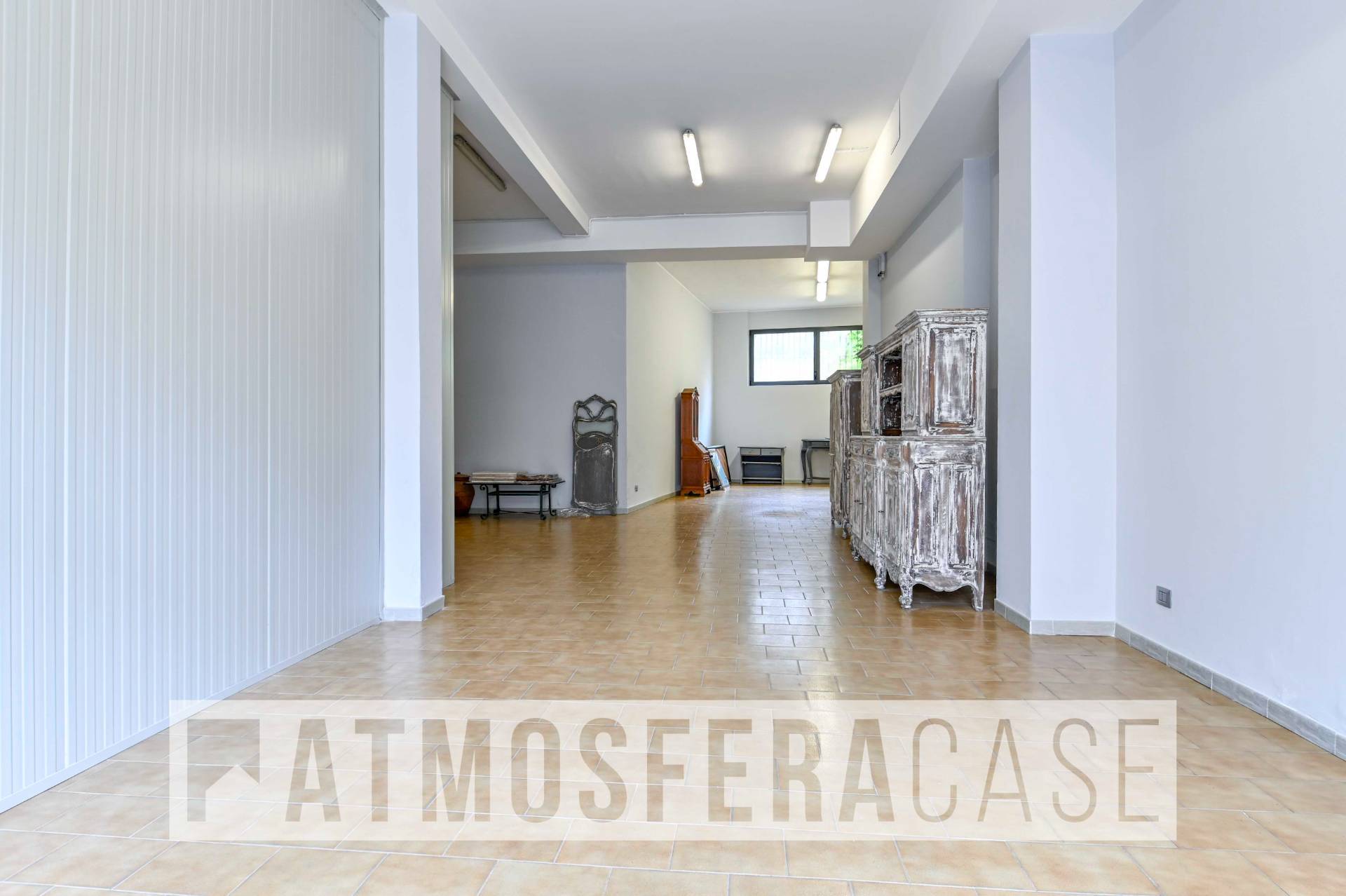 Locale commerciale in vendita a Bergamo, Centrale