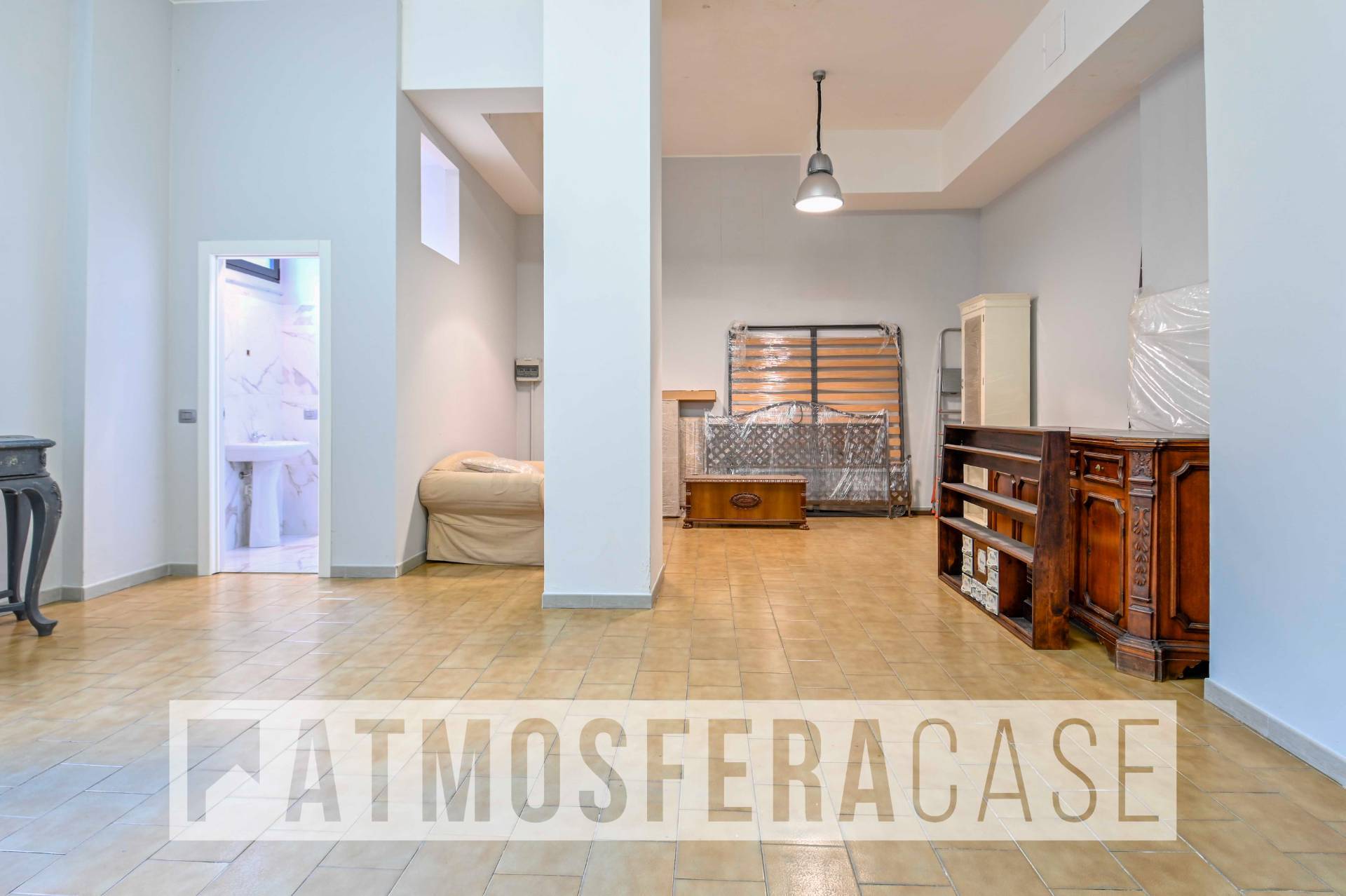 Locale commerciale in vendita a Bergamo, Centrale