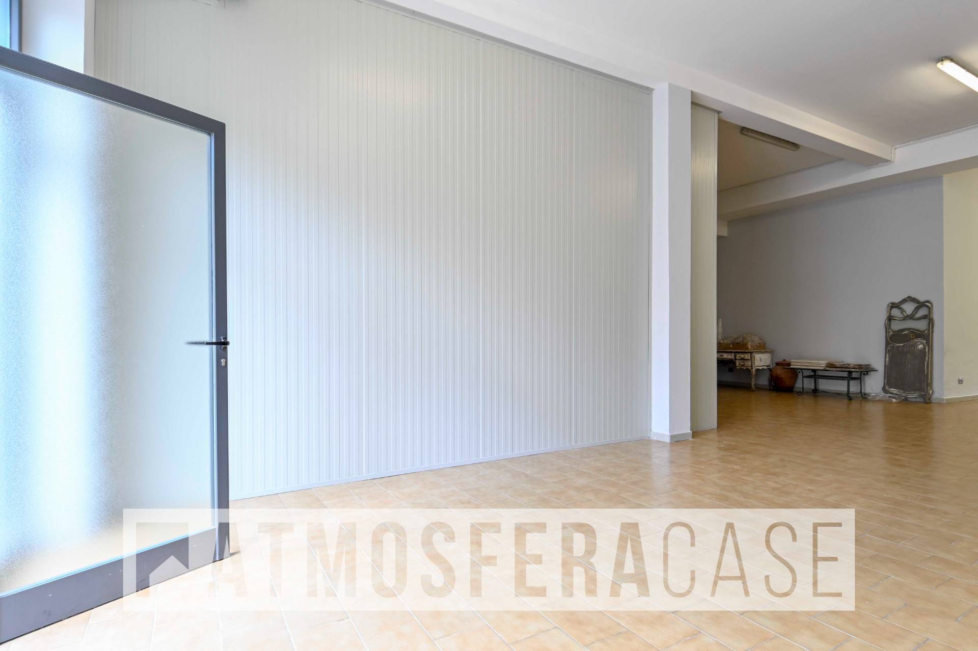 Locale commerciale in vendita a Bergamo, Centrale