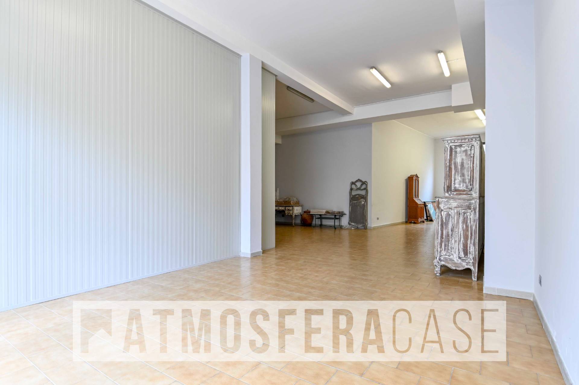 Locale commerciale in vendita a Bergamo, Centrale