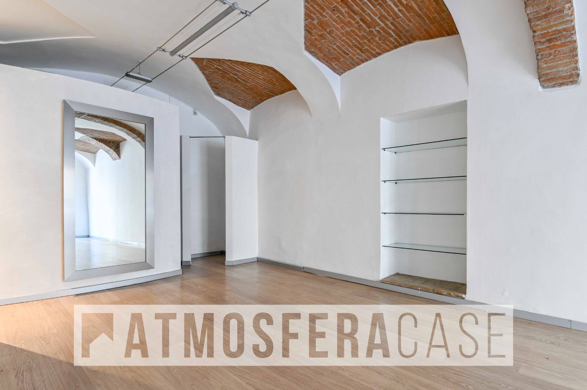 Locale commerciale in vendita a Bergamo, Borgo Palazzo