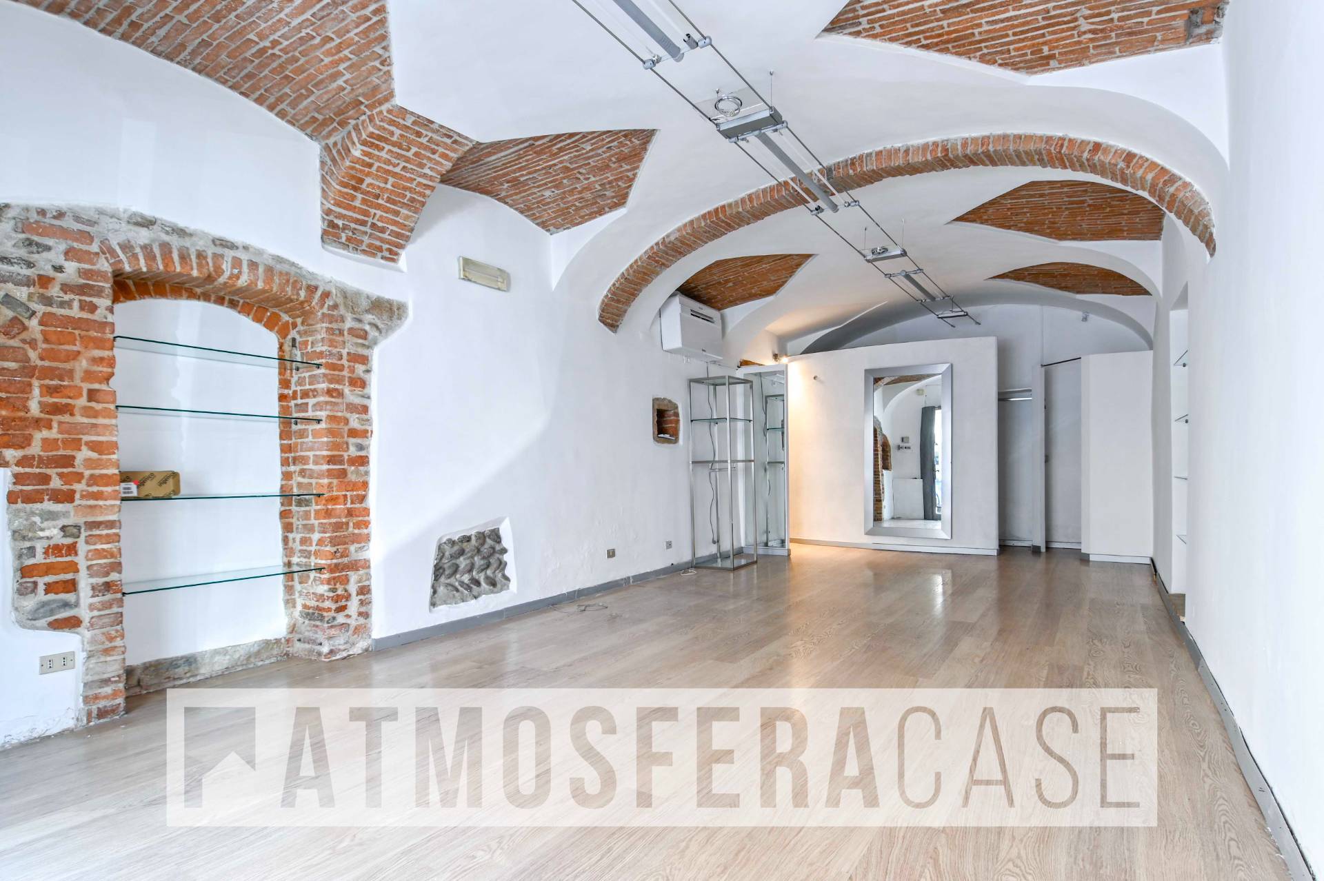 Locale commerciale in vendita a Bergamo, Borgo Palazzo