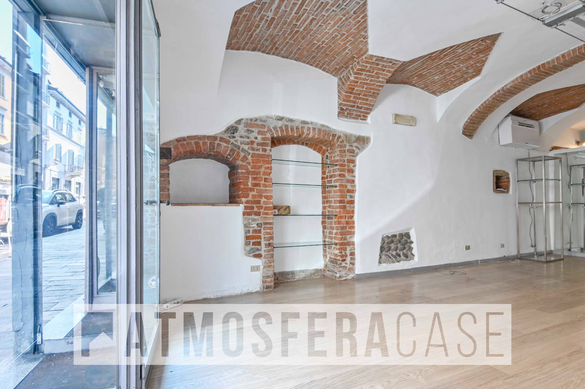 Locale commerciale in vendita a Bergamo, Borgo Palazzo