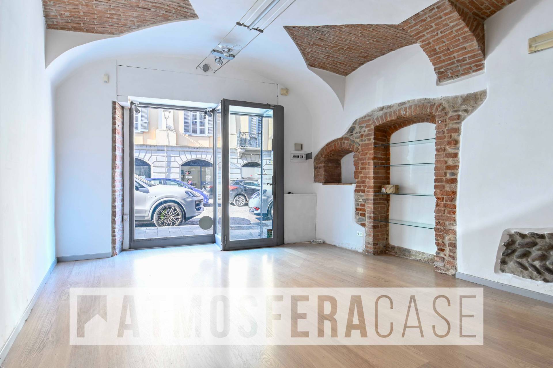 Locale commerciale in vendita a Bergamo, Borgo Palazzo