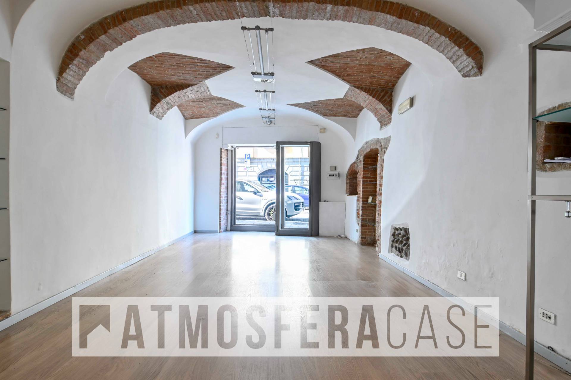 Locale commerciale in vendita a Bergamo, Borgo Palazzo