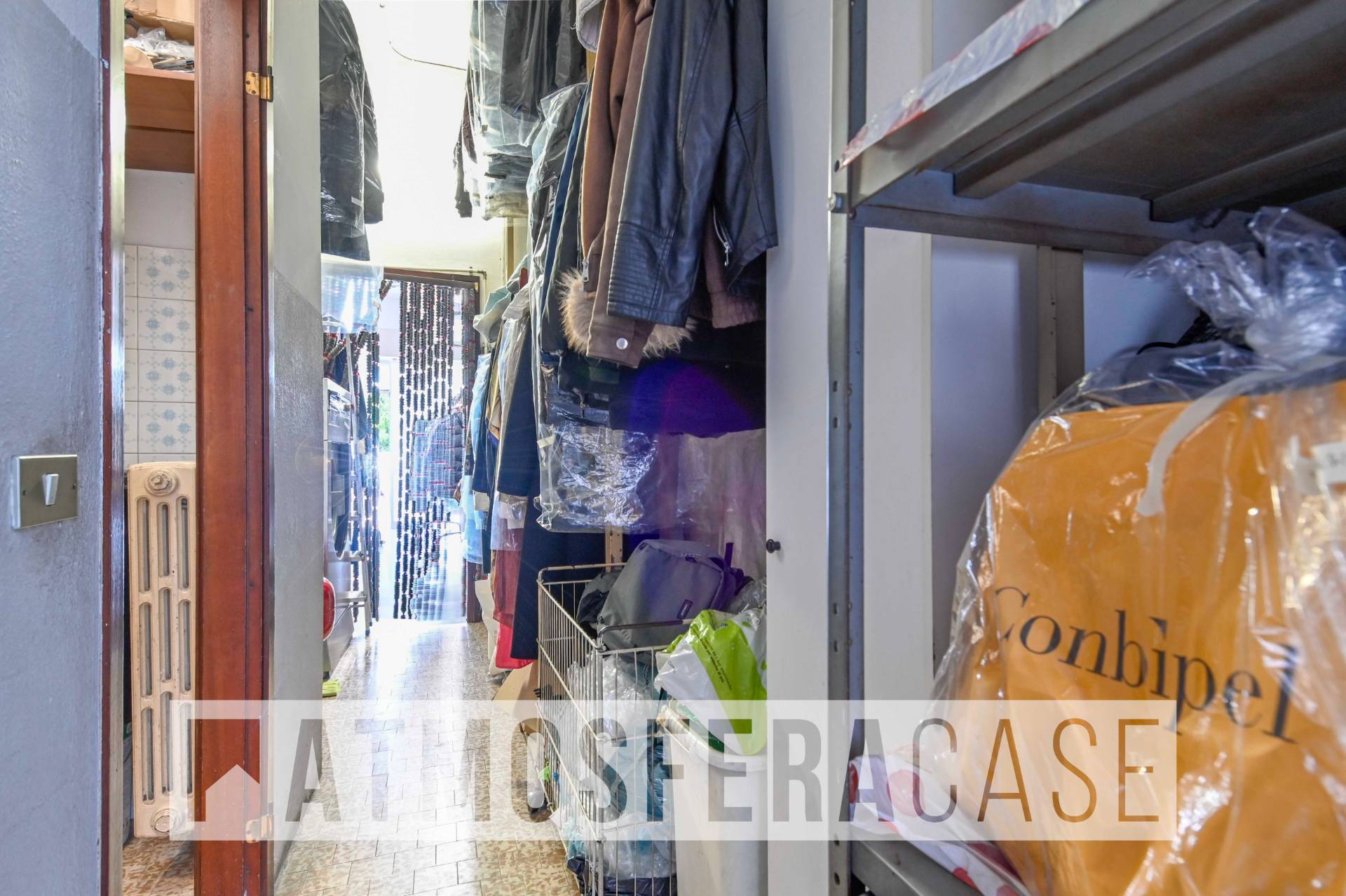 Locale commerciale in vendita a Brignano Gera d'Adda
