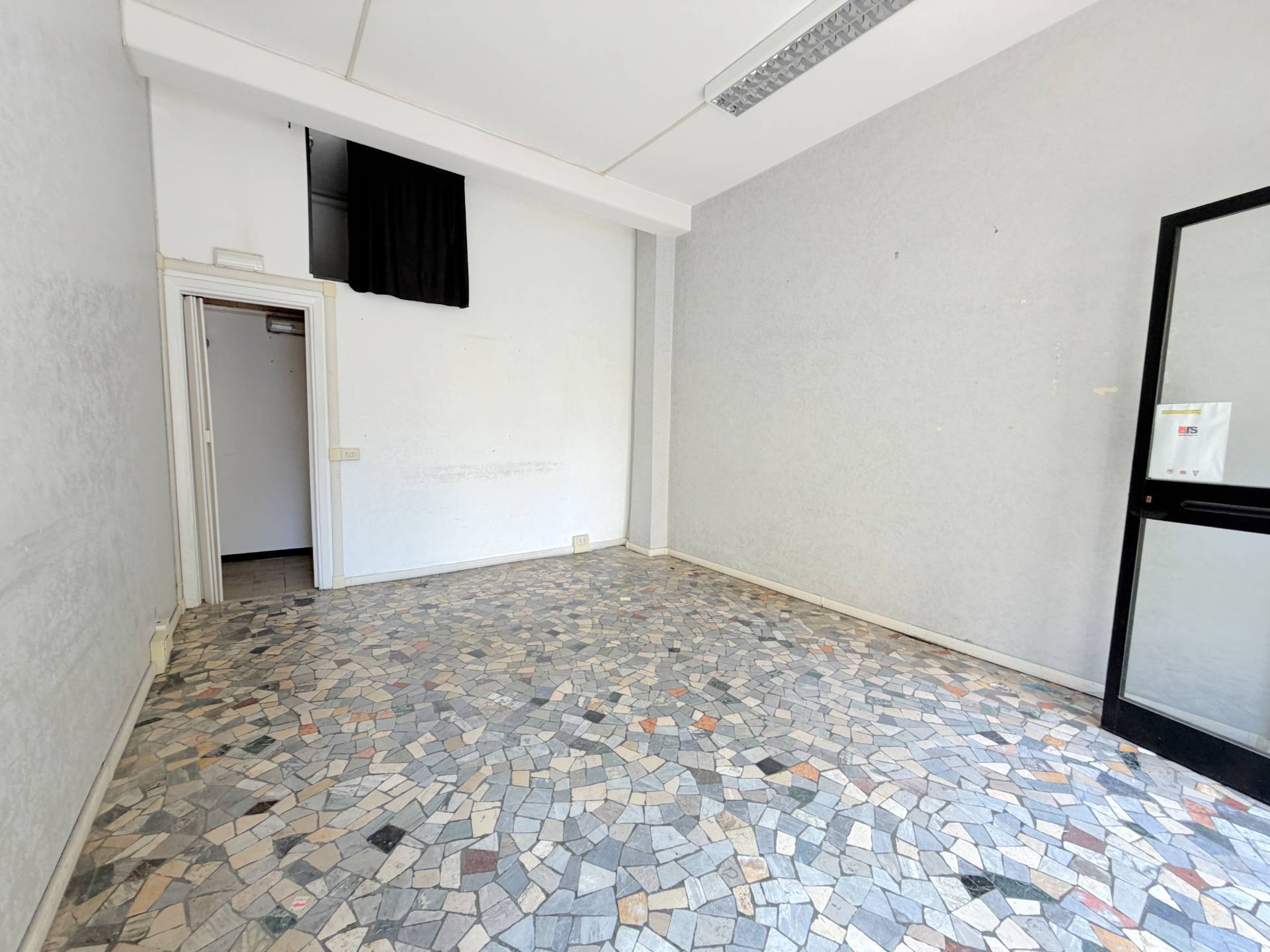 Locale commerciale in affitto a Roma, Appio Latino
