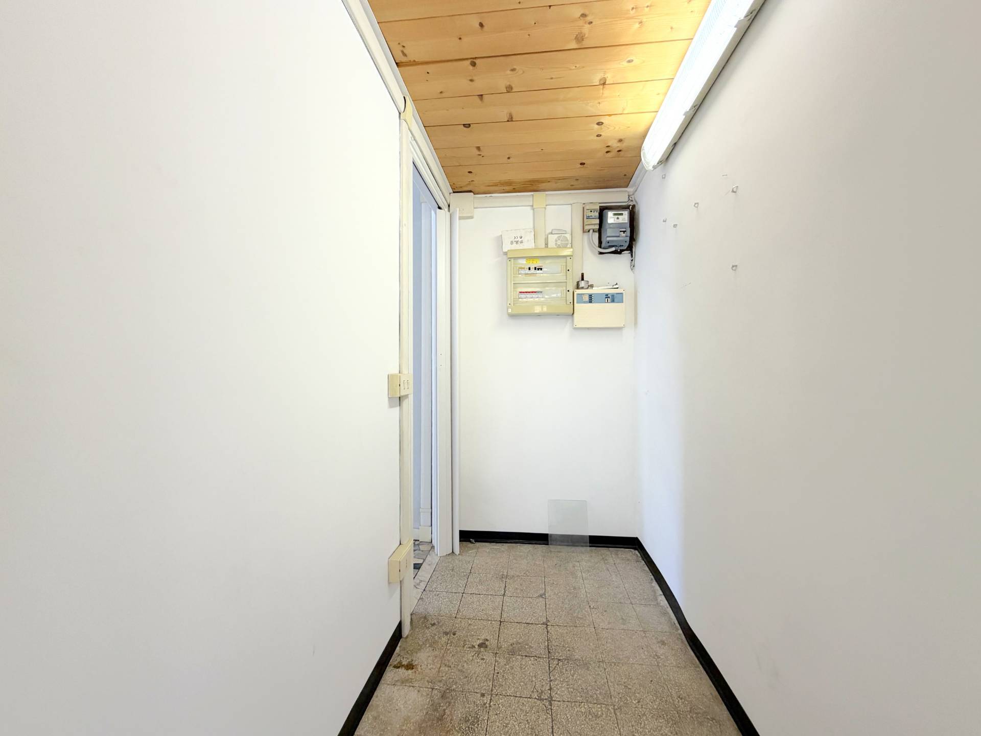 Locale commerciale in affitto a Roma, Appio Latino