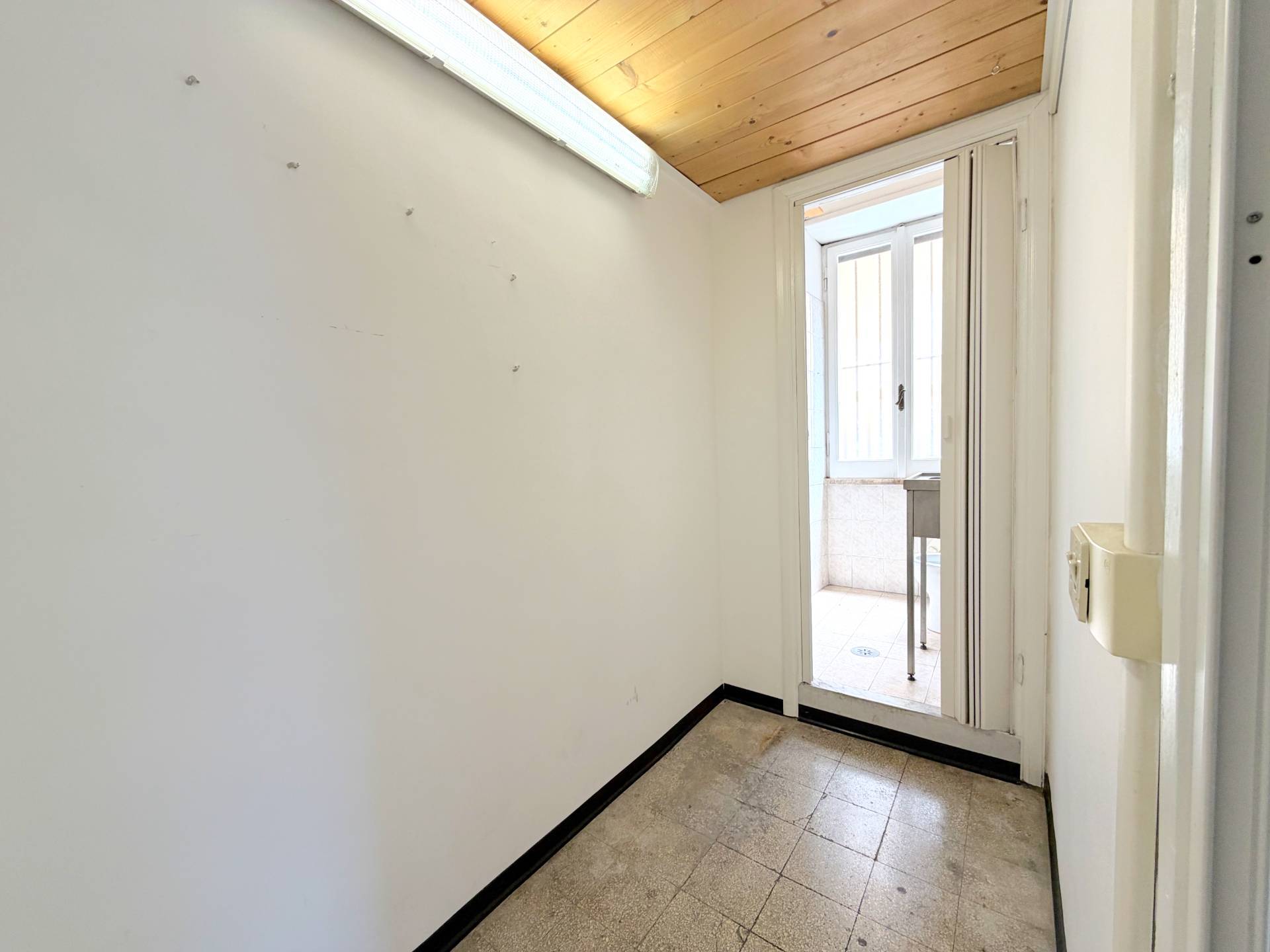 Locale commerciale in affitto a Roma, Appio Latino
