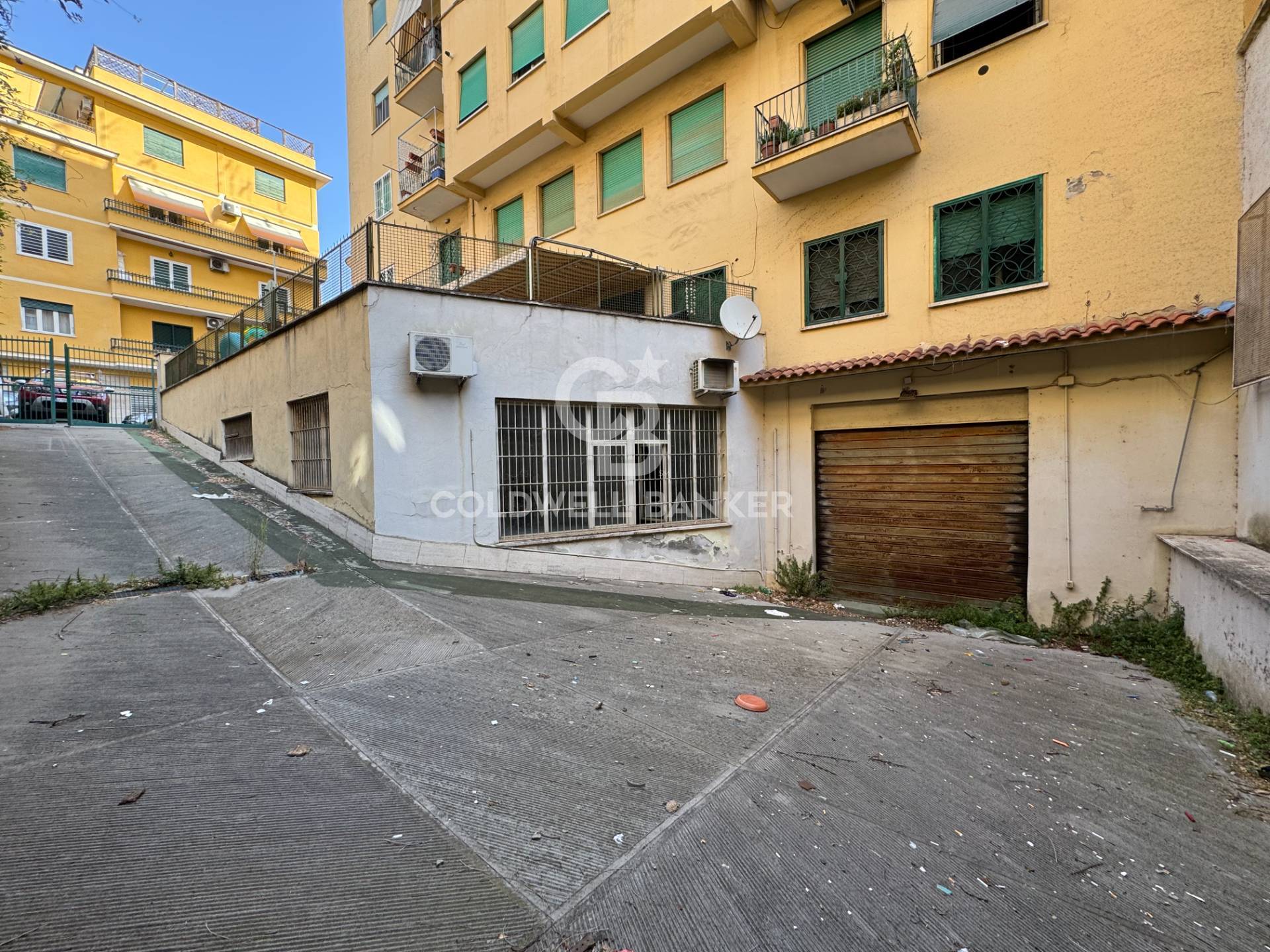 Locale commerciale in affitto a Roma, Colli Albani