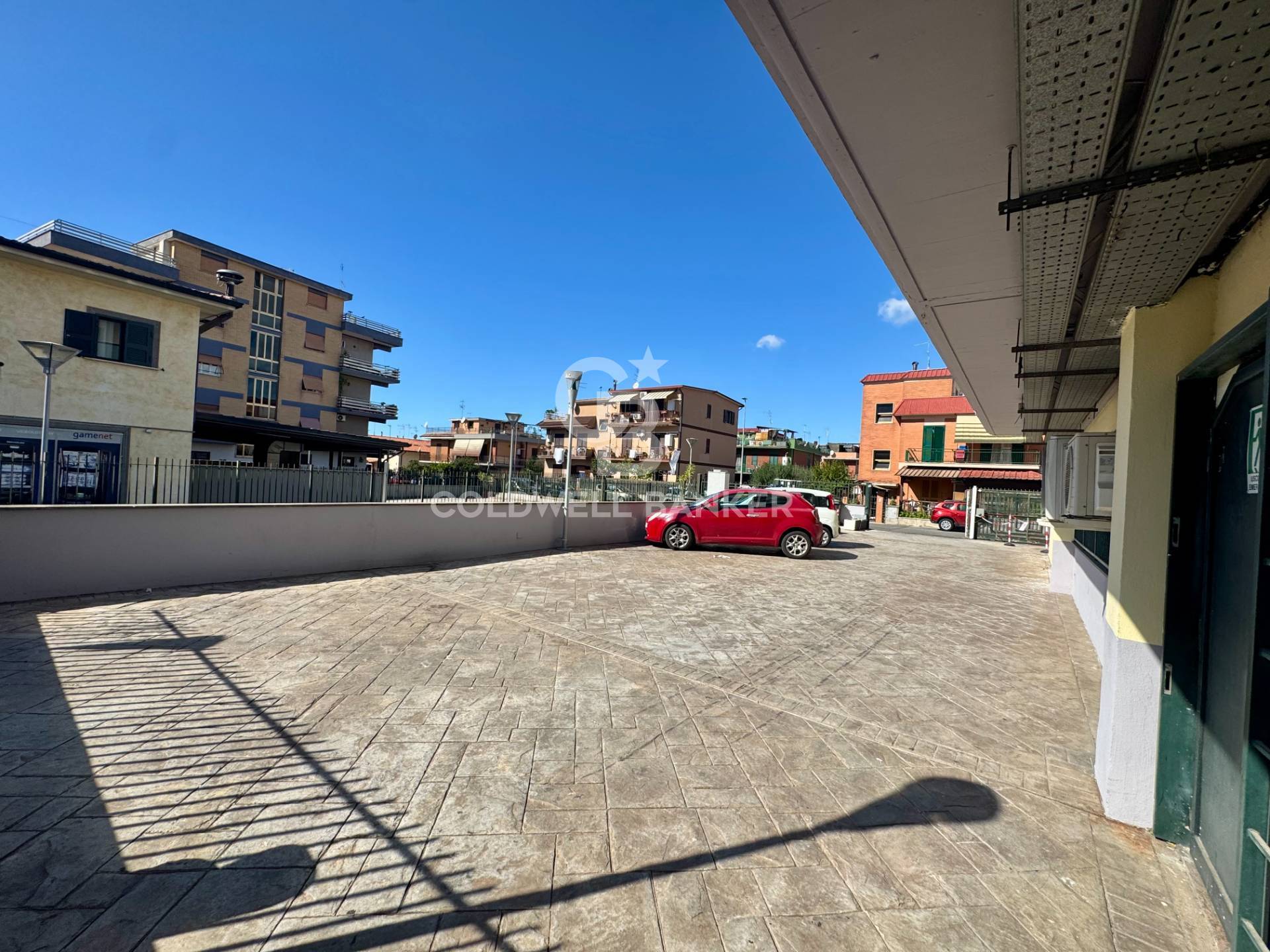 Locale commerciale in affitto a Roma, Finocchio