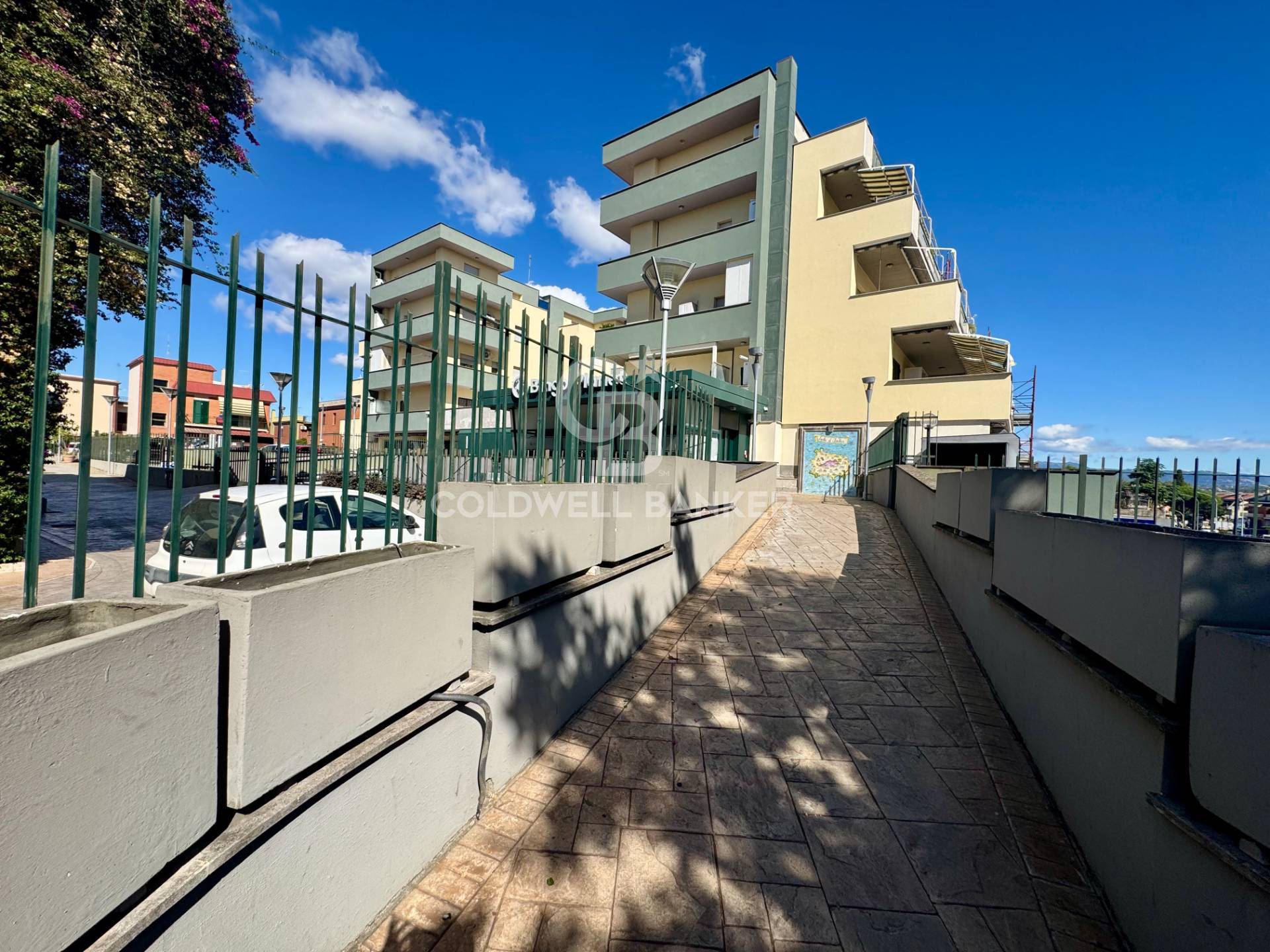 Locale commerciale in affitto a Roma